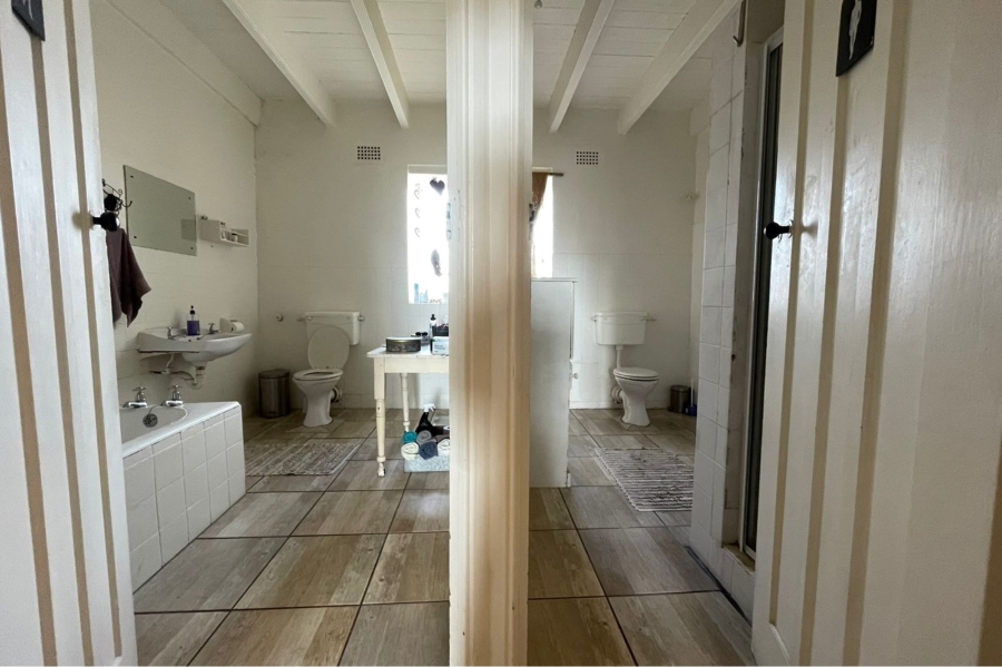 5 Bedroom Property for Sale in Stompneus Bay Western Cape